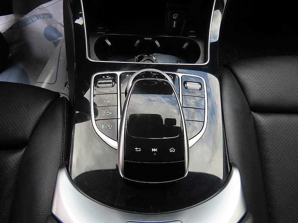 벤츠 C 클래스 C클래스 W205 C200 이미지 12