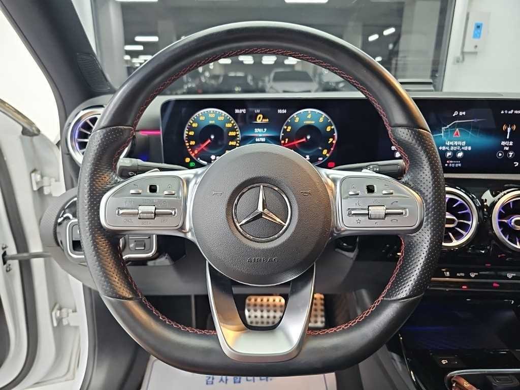 벤츠 A 클래스 A클래스 W177 AMG A35 4MATIC 세단 이미지 9