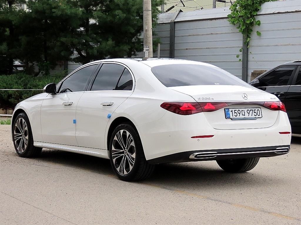 벤츠 E 클래스 E-클래스 W214 E220d 4MATIC 이미지 3