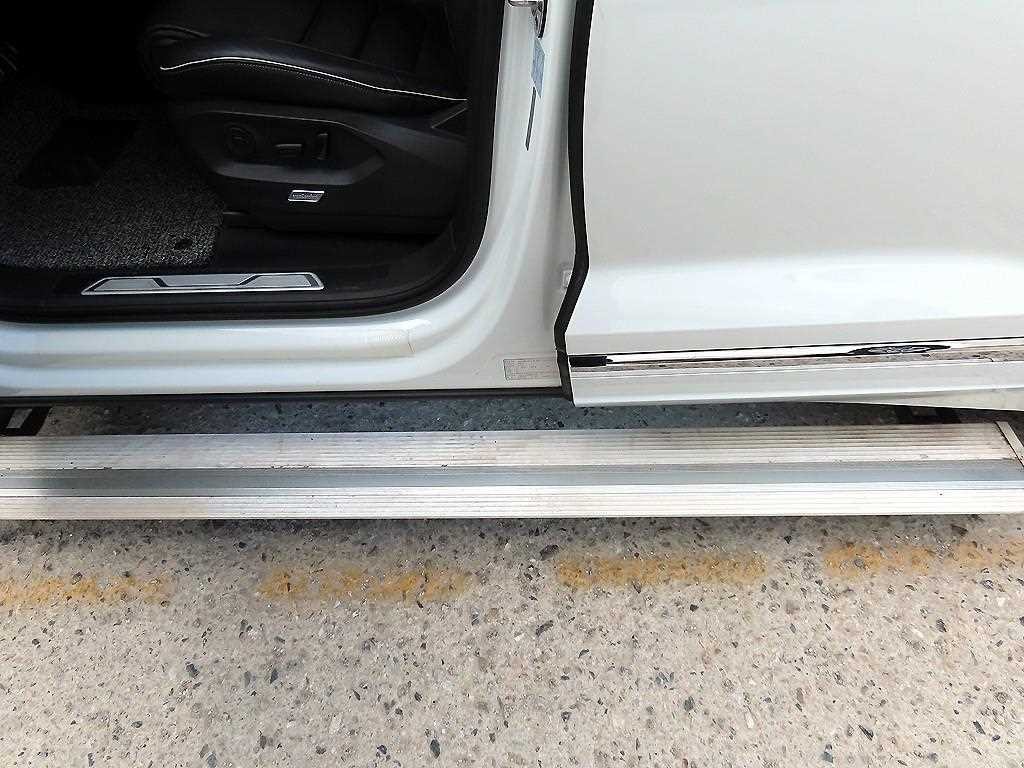 폭스바겐 투아렉 투아렉 3세대 4.0 TDI 프레스티지 이미지 16