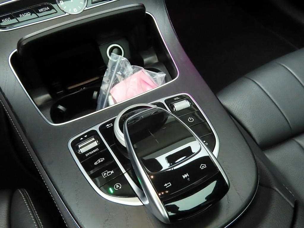 벤츠 E 클래스 E-클래스 W213 E220d 쿠페 이미지 11