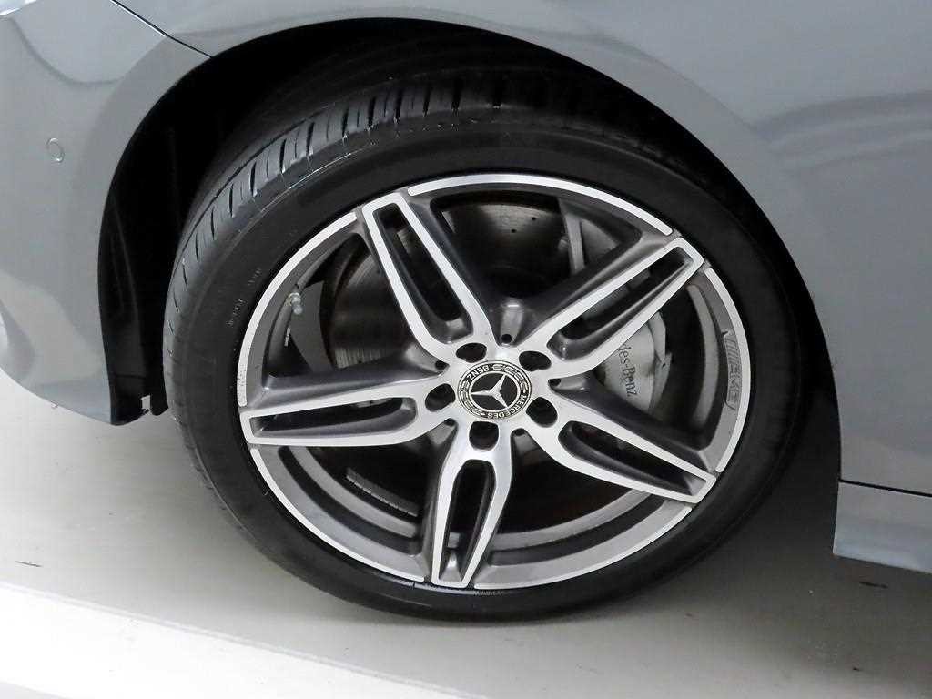 벤츠 E 클래스 E-클래스 W213 E220d 쿠페 이미지 19