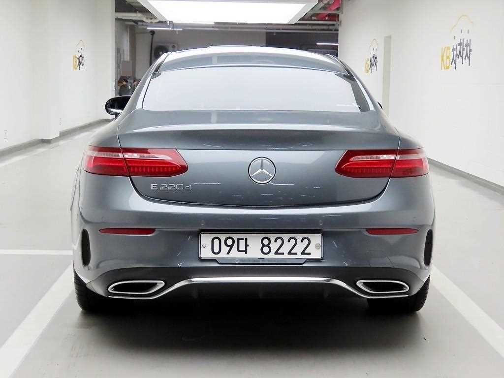 벤츠 E 클래스 E-클래스 W213 E220d 쿠페 이미지 3