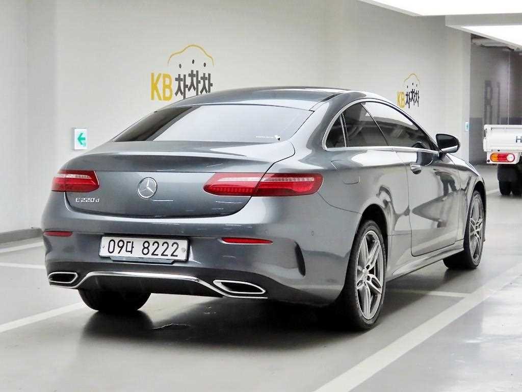 벤츠 E 클래스 E-클래스 W213 E220d 쿠페 이미지 4