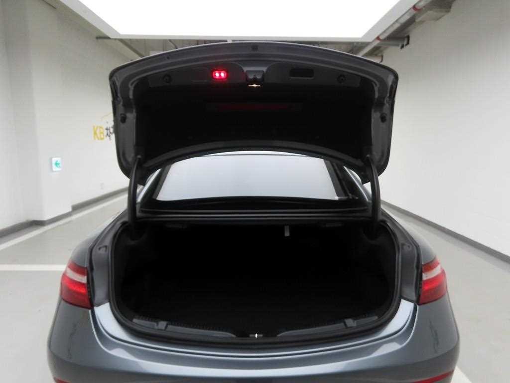벤츠 E 클래스 E-클래스 W213 E220d 쿠페 이미지 5