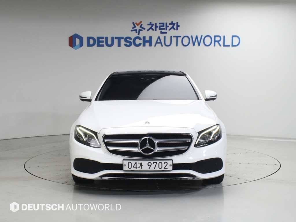 벤츠 E 클래스 E-클래스 W213 E300 4MATIC 아방가르드 이미지 1