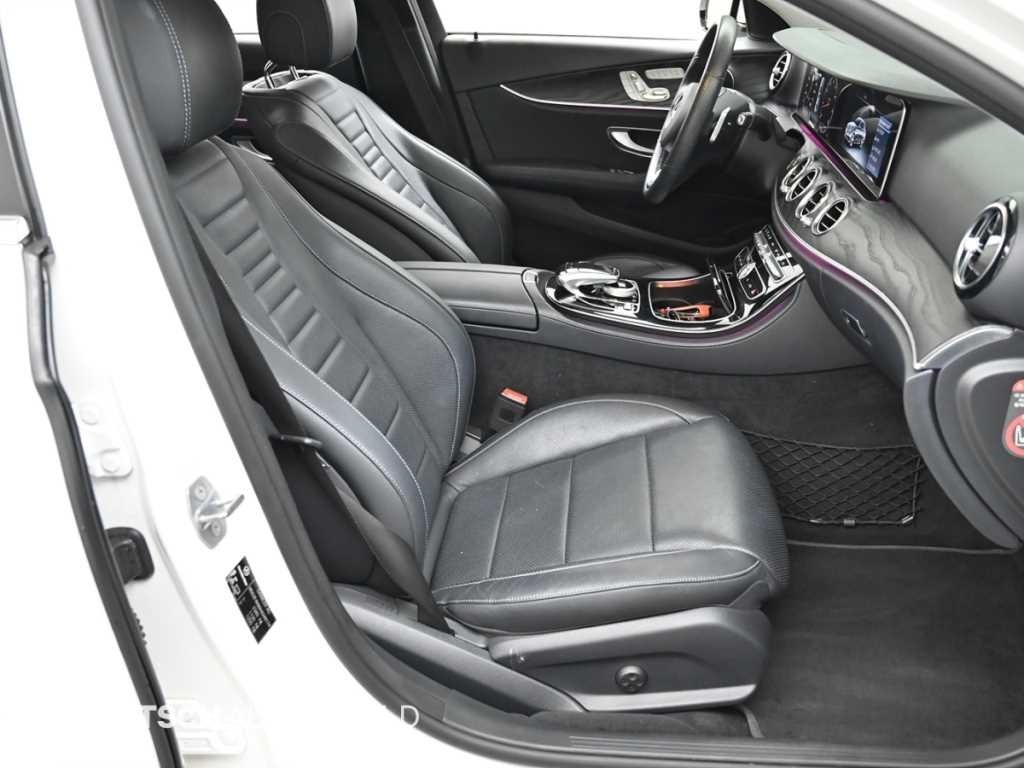 벤츠 E 클래스 E-클래스 W213 E300 4MATIC 아방가르드 이미지 10