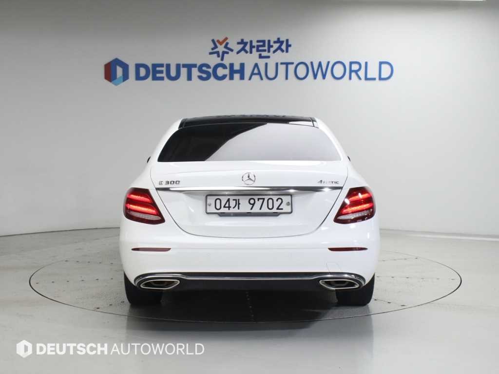 벤츠 E 클래스 E-클래스 W213 E300 4MATIC 아방가르드 이미지 3