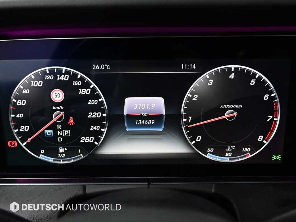 벤츠 E 클래스 E-클래스 W213 E300 4MATIC 아방가르드 이미지 5