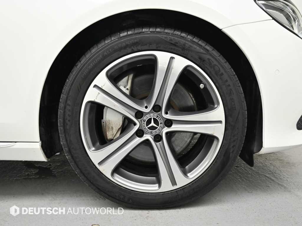 벤츠 E 클래스 E-클래스 W213 E300 4MATIC 아방가르드 이미지 6