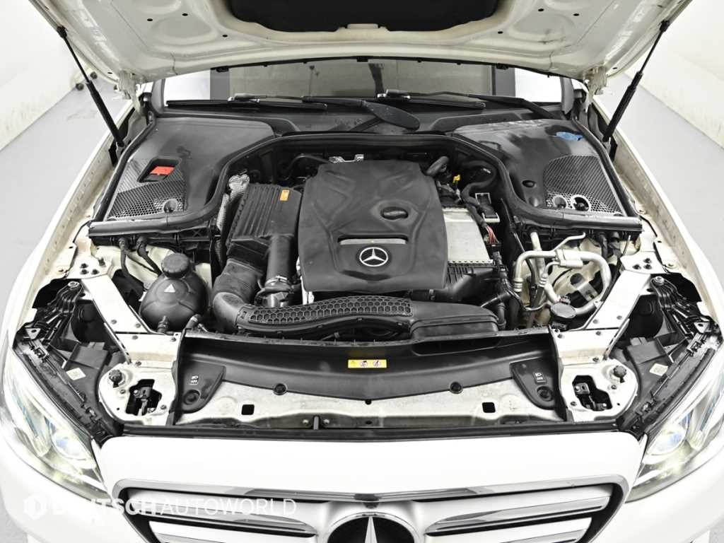 벤츠 E 클래스 E-클래스 W213 E300 4MATIC 아방가르드 이미지 7
