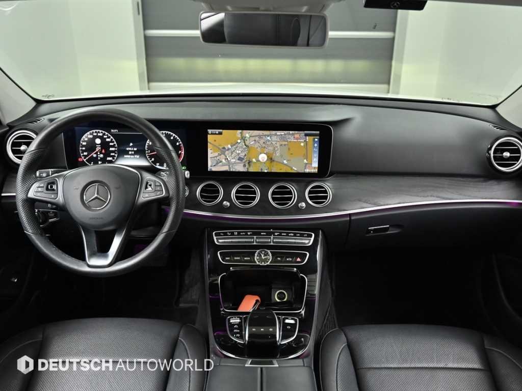 벤츠 E 클래스 E-클래스 W213 E300 4MATIC 아방가르드 이미지 8