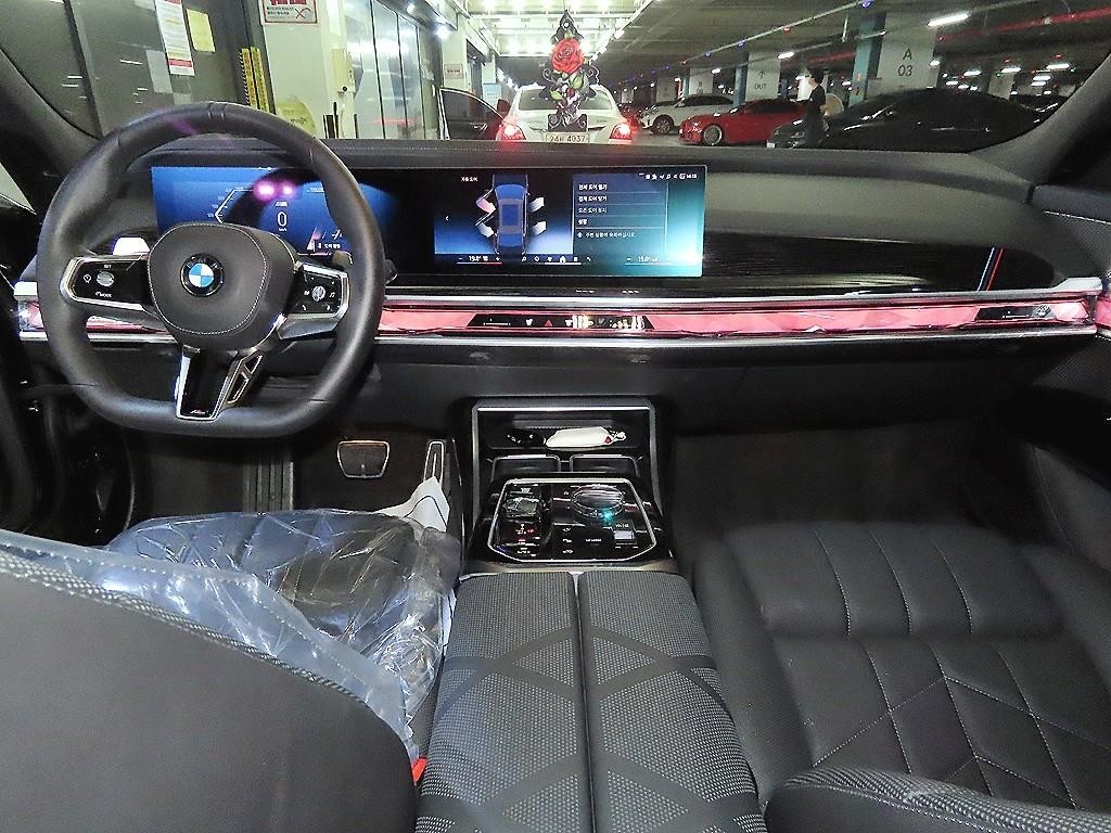 BMW 7시리즈 7시리즈 (G70) 740d xDrive M 스포츠 이미지 10