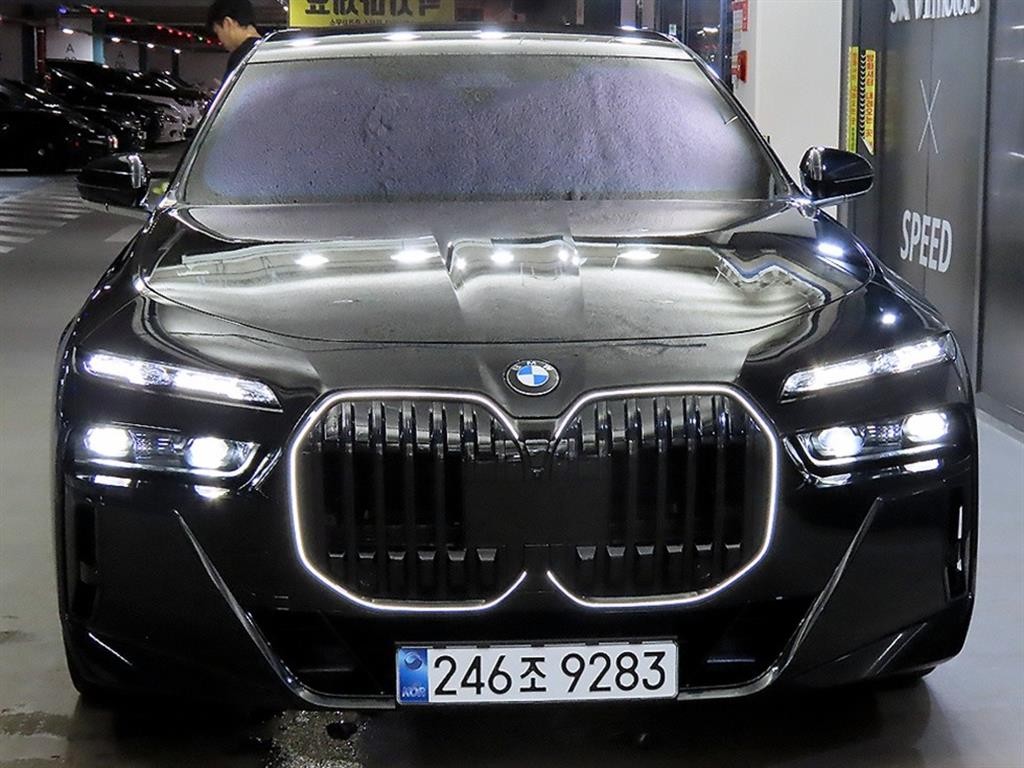 BMW 7시리즈 7시리즈 (G70) 740d xDrive M 스포츠 이미지 2