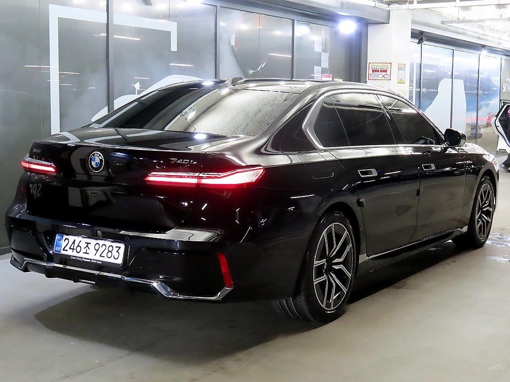 BMW 7시리즈 7시리즈 (G70) 740d xDrive M 스포츠 이미지 4