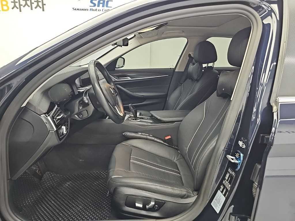 BMW 5시리즈 5시리즈 (G30) 520i 럭셔리 이미지 11