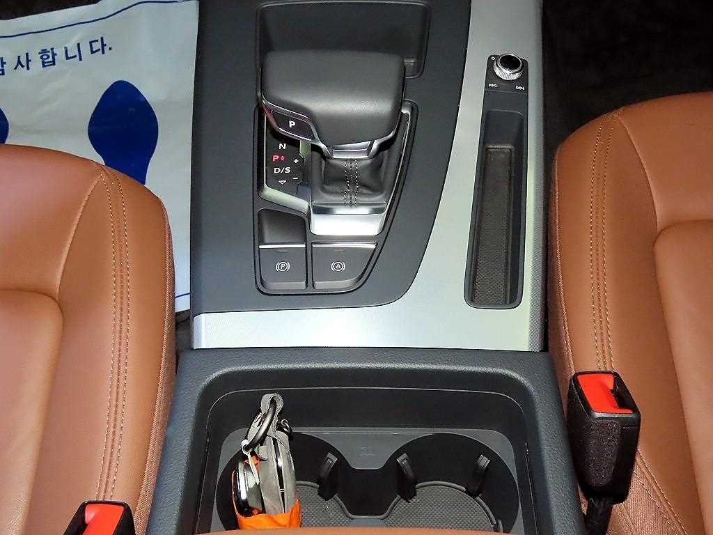 아우디 Q5 Q5 (FY) 40 TDI 콰트로 스포트백 이미지 12