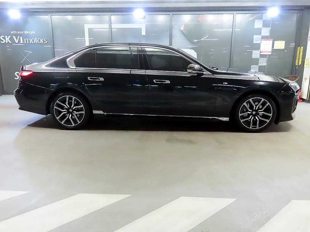 BMW 7시리즈 7시리즈 (G70) 740i xDrive M 스포츠 이미지 3