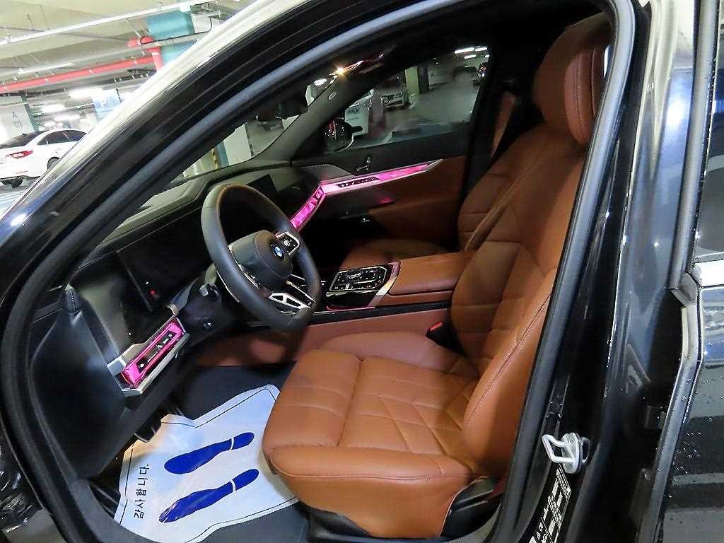 BMW 7시리즈 7시리즈 (G70) 740i xDrive M 스포츠 이미지 6