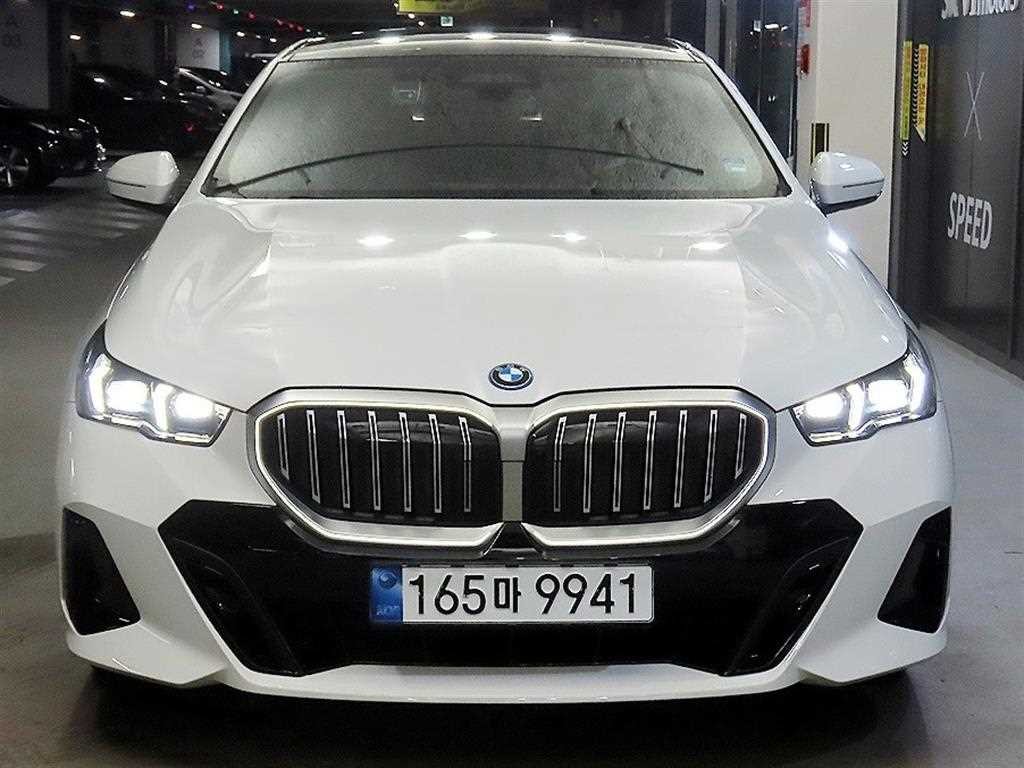 BMW 5시리즈 5시리즈 (G60) 530e M 스포츠 이미지 2