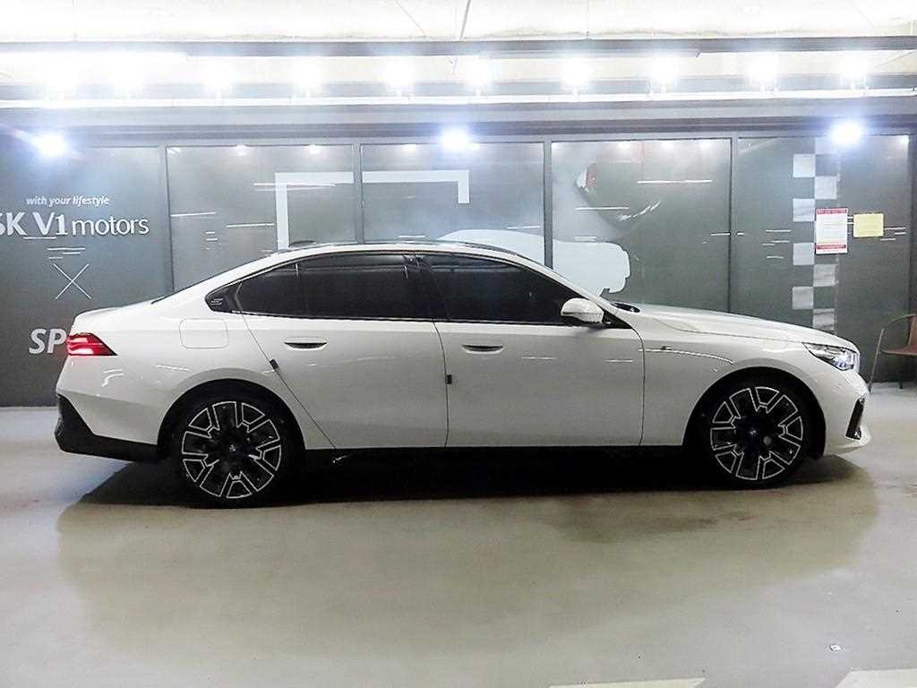 BMW 5시리즈 5시리즈 (G60) 530e M 스포츠 이미지 3