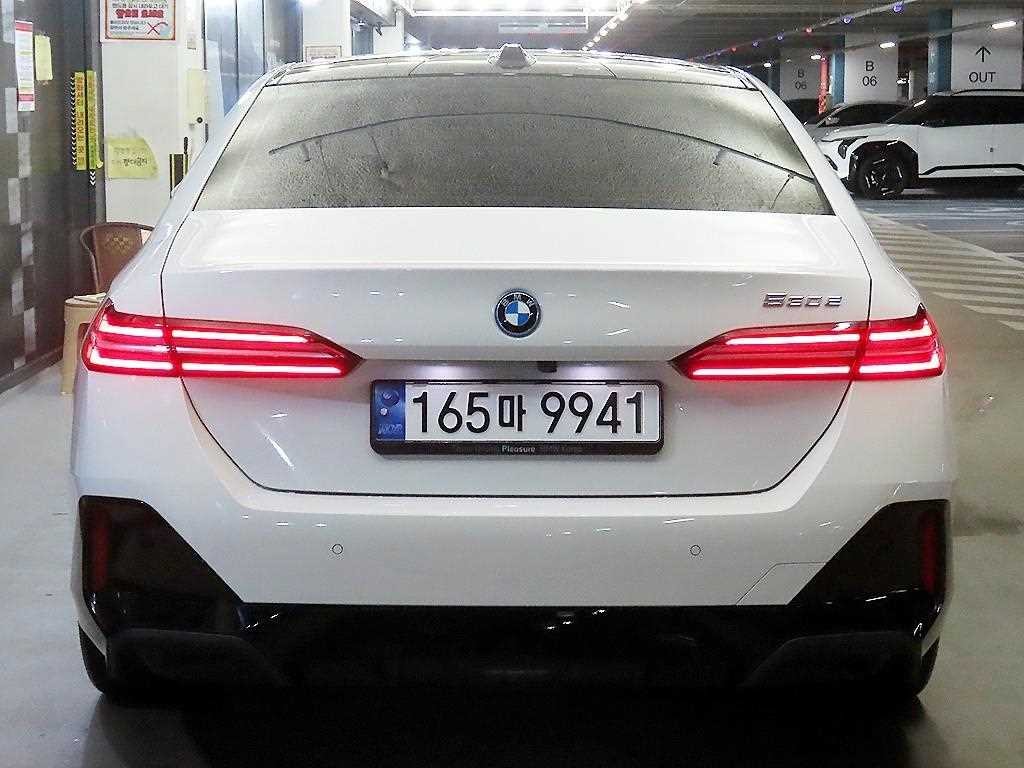 BMW 5시리즈 5시리즈 (G60) 530e M 스포츠 이미지 5