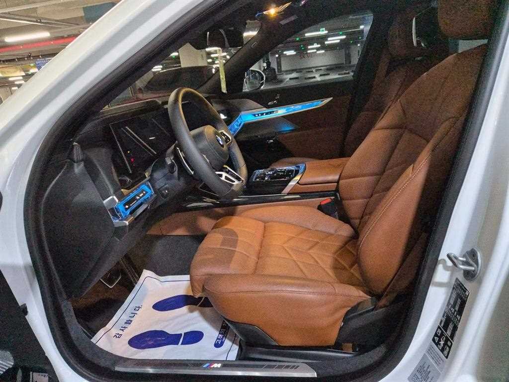 BMW 7시리즈 7시리즈 (G70) 740i xDrive M 스포츠 이미지 6