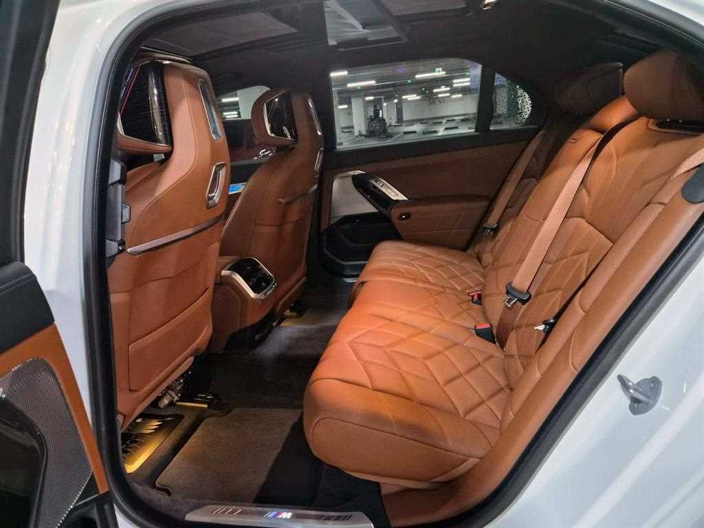 BMW 7시리즈 7시리즈 (G70) 740i xDrive M 스포츠 이미지 7