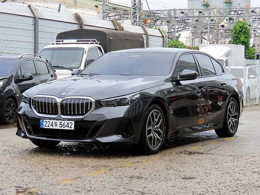 BMW 5시리즈 5시리즈 (G60) 520i M 스포츠 이미지 2