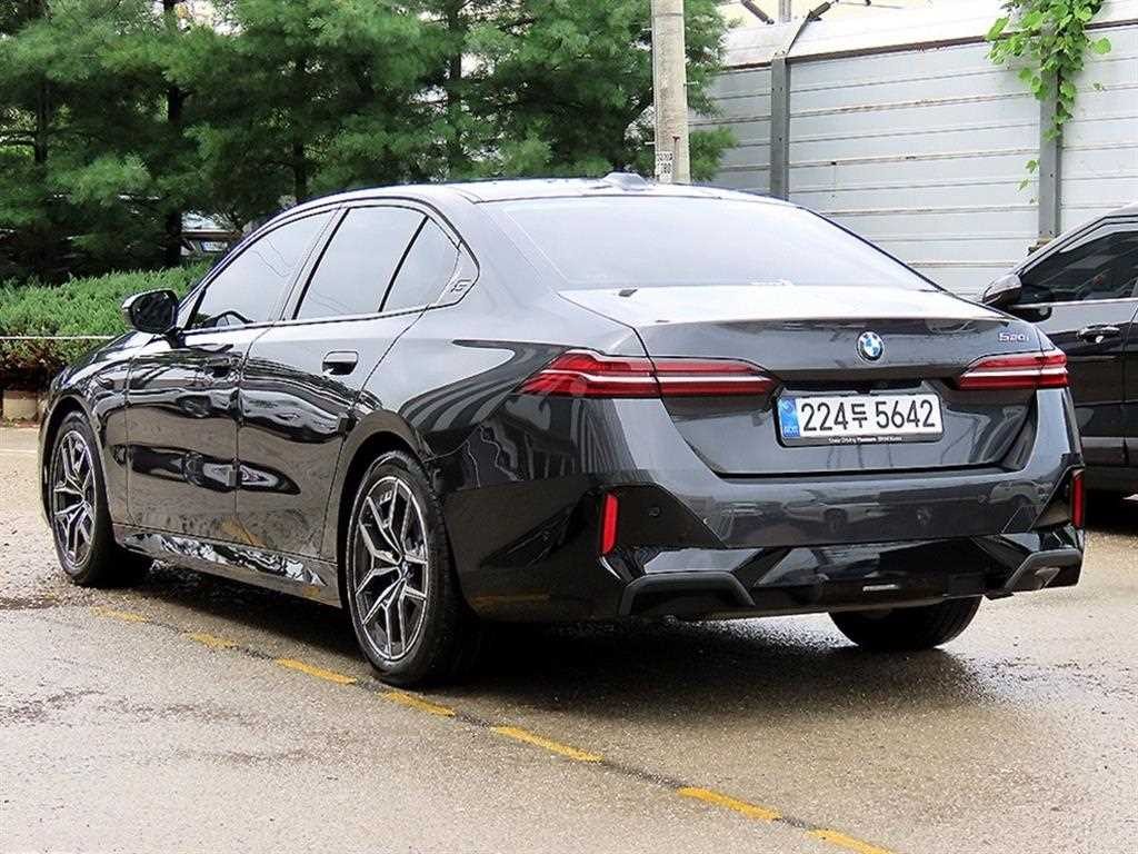 BMW 5시리즈 5시리즈 (G60) 520i M 스포츠 이미지 3