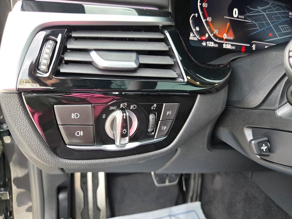 BMW 5시리즈 5시리즈 (G30) 520d xDrive M 스포츠 플러스 이미지 13