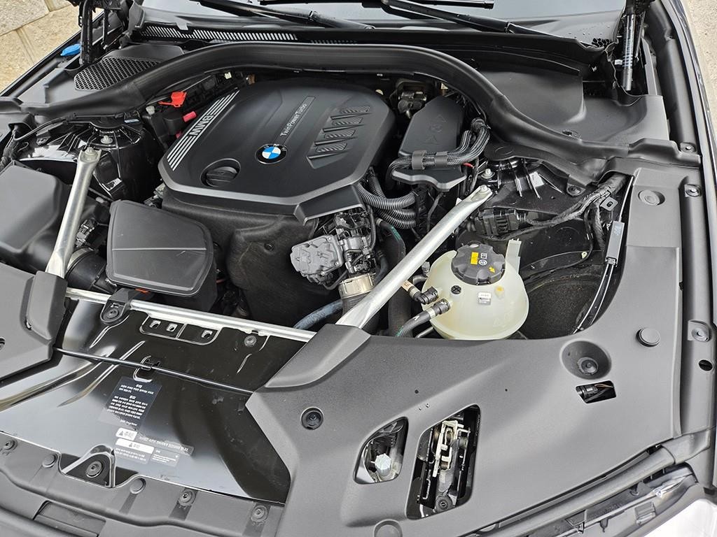 BMW 5시리즈 5시리즈 (G30) 520d xDrive M 스포츠 플러스 이미지 19