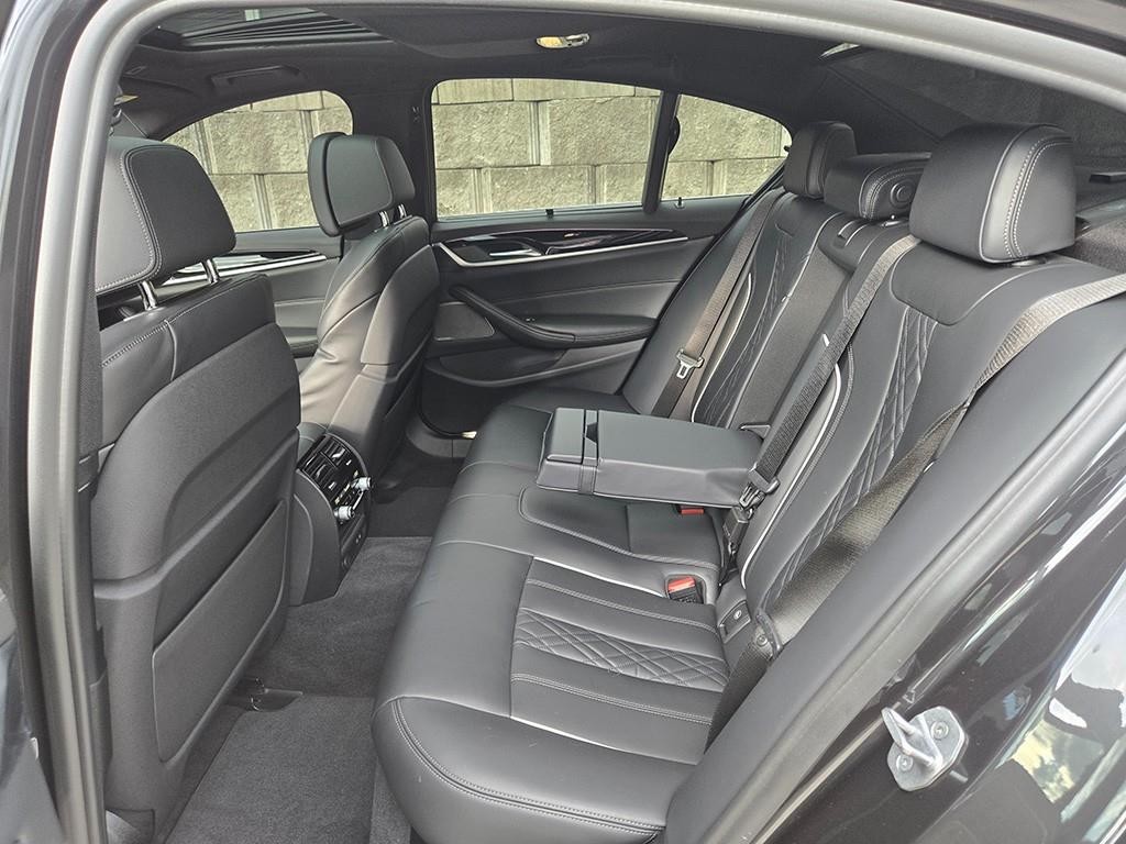 BMW 5시리즈 5시리즈 (G30) 520d xDrive M 스포츠 플러스 이미지 6