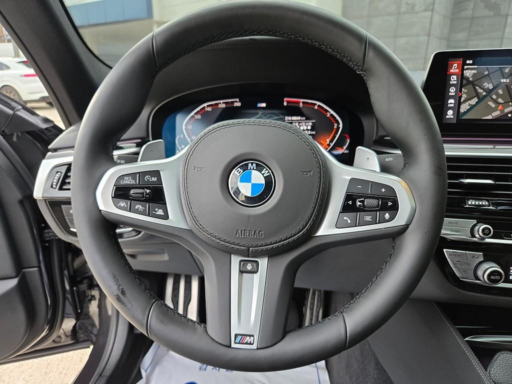 BMW 5시리즈 5시리즈 (G30) 520d xDrive M 스포츠 플러스 이미지 7