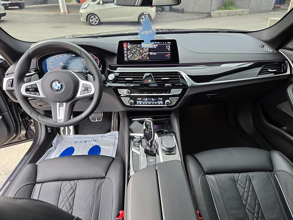 BMW 5시리즈 5시리즈 (G30) 520d xDrive M 스포츠 플러스 이미지 9