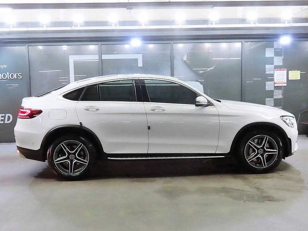 벤츠 GLC 클래스 GLC클래스 X253 GLC 220 d 4MATIC 쿠페 이미지 3