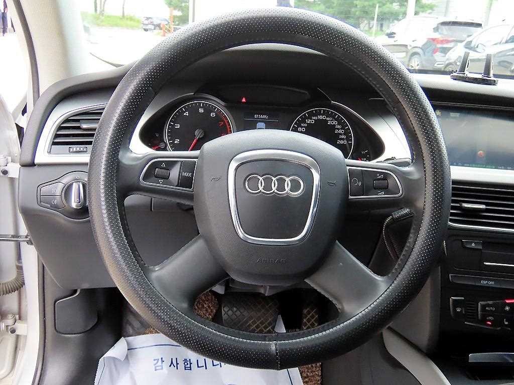 아우디 A4 뉴 A4 2.0 TFSI 콰트로 이미지 8