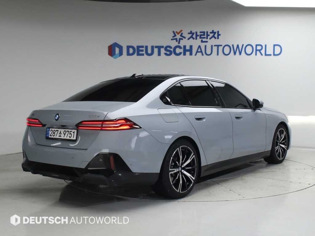 BMW 5시리즈 5시리즈 (G60) 530i xDrive M 스포츠 이미지 2