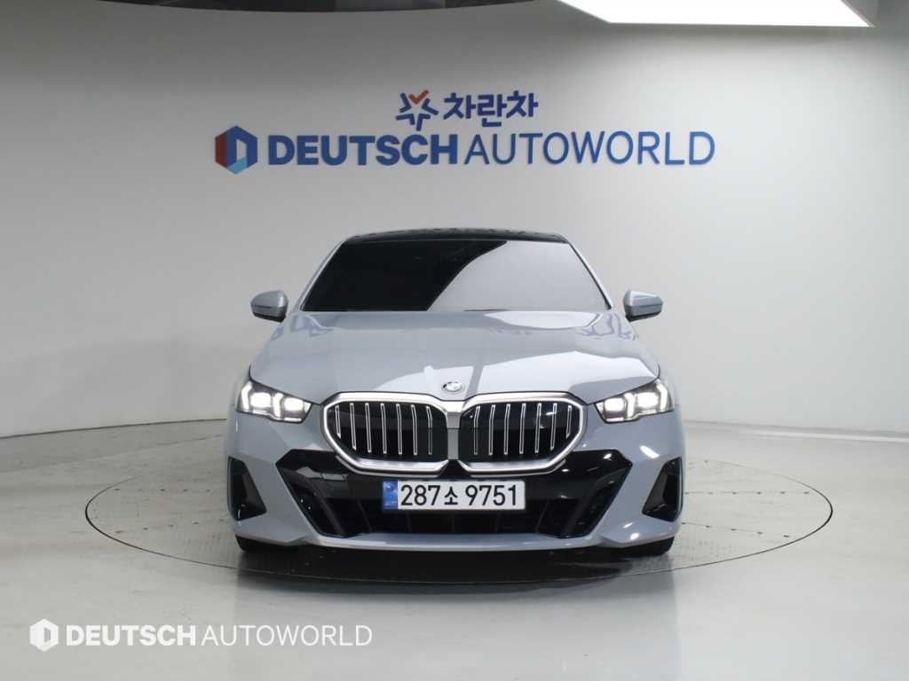 BMW 5시리즈 5시리즈 (G60) 530i xDrive M 스포츠 이미지 3
