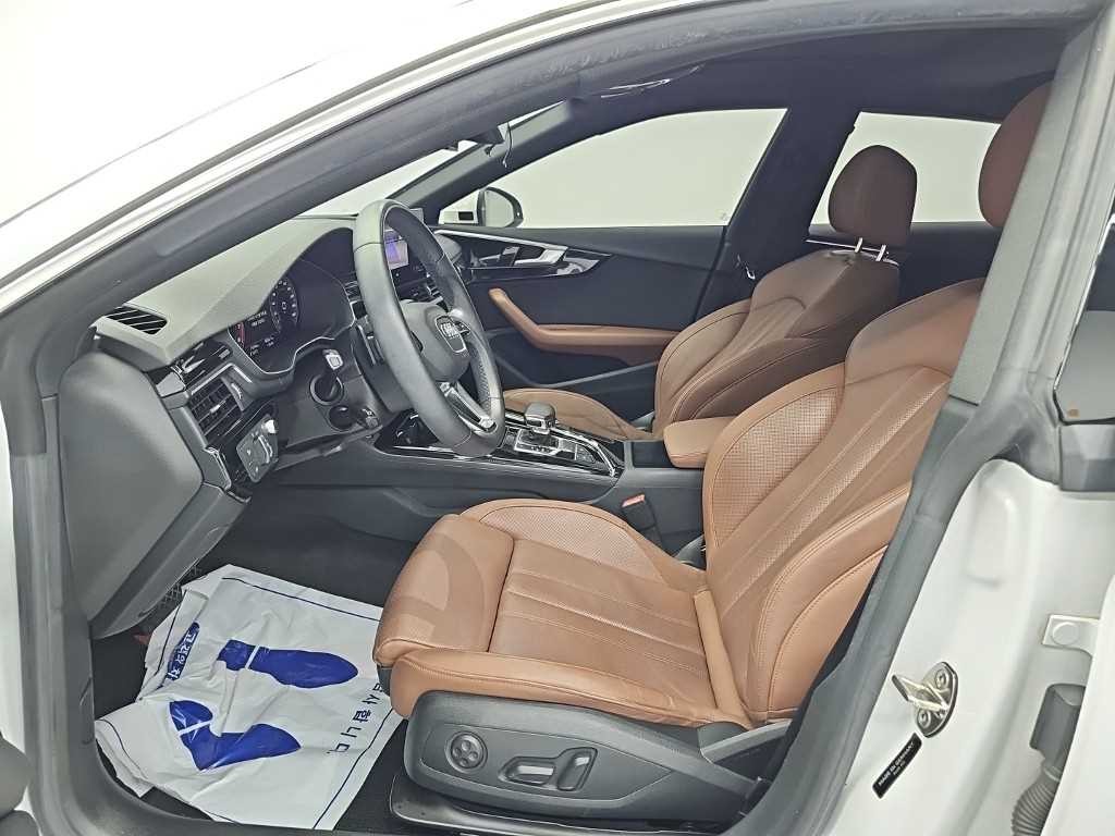 아우디 A5 A5 (F5) 40 TFSI 콰트로 프리미엄 스포트백 이미지 11