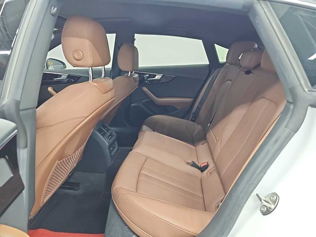 아우디 A5 A5 (F5) 40 TFSI 콰트로 프리미엄 스포트백 이미지 12