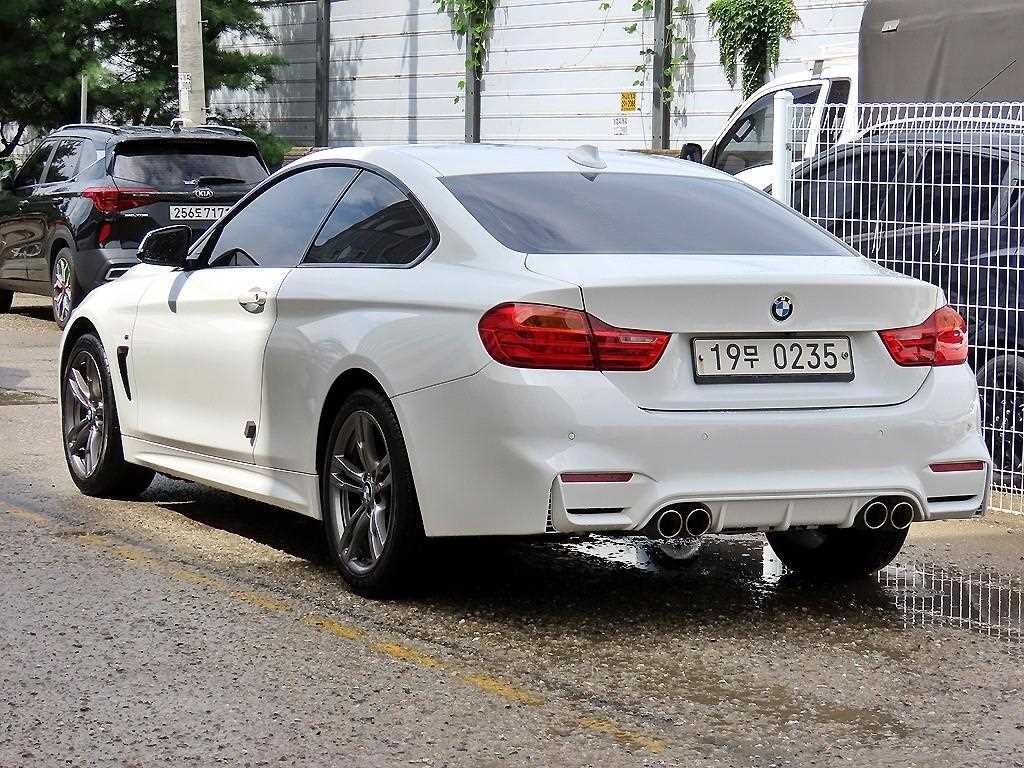 BMW 4시리즈 4시리즈 (F32) 420d xDRIVE 쿠페 M 스포츠 이미지 3