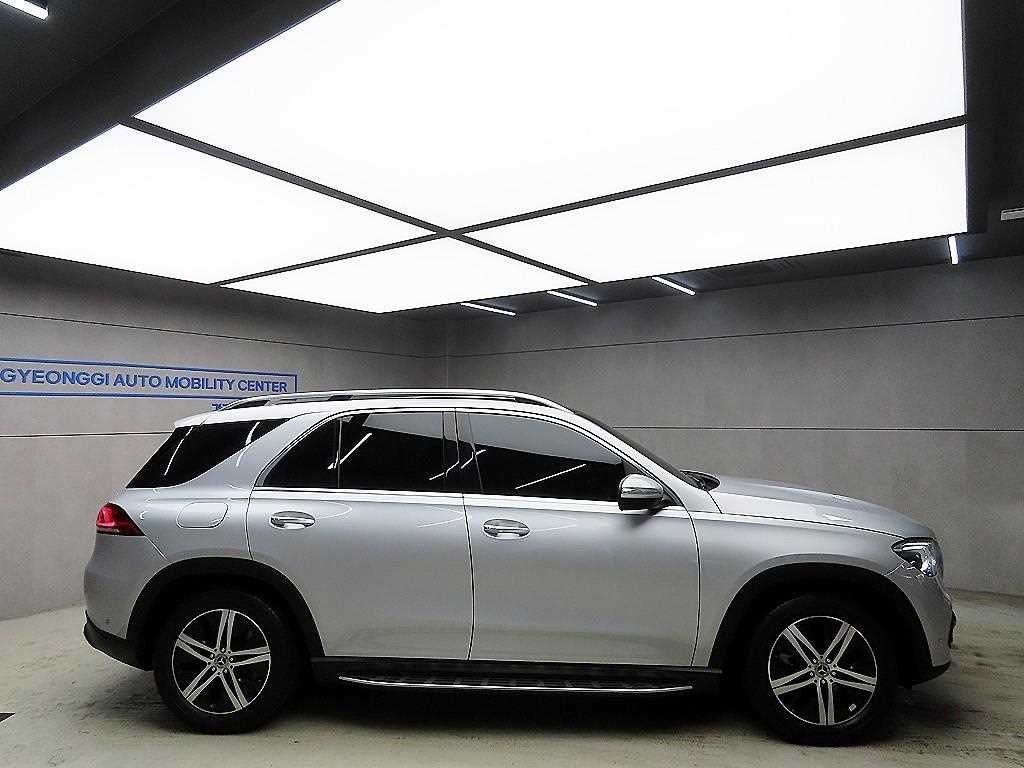 벤츠 GLE 클래스 GLE 클래스 W167 GLE 300d 4MATIC 이미지 2