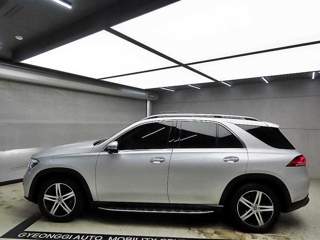 벤츠 GLE 클래스 GLE 클래스 W167 GLE 300d 4MATIC 이미지 4