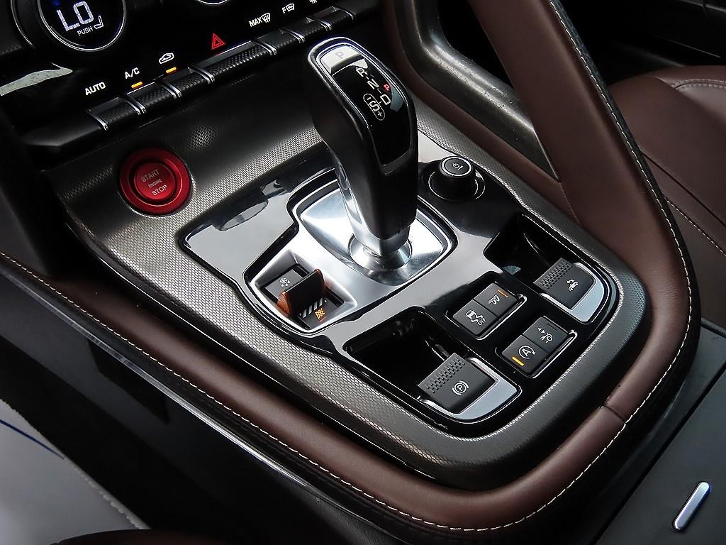 재규어 F-TYPE 3.0 S 컨버터블 AWD 이미지 14