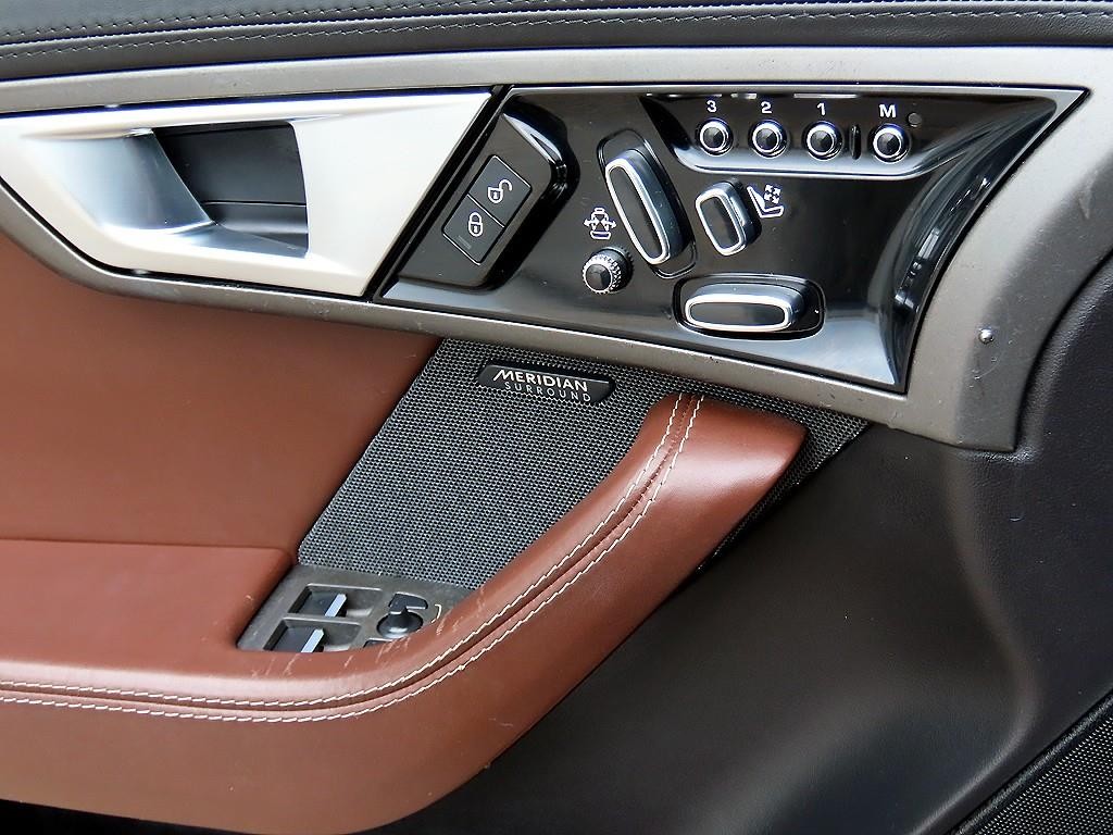 재규어 F-TYPE 3.0 S 컨버터블 AWD 이미지 15