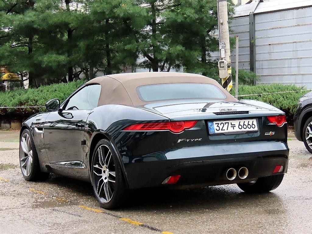 재규어 F-TYPE 3.0 S 컨버터블 AWD 이미지 3