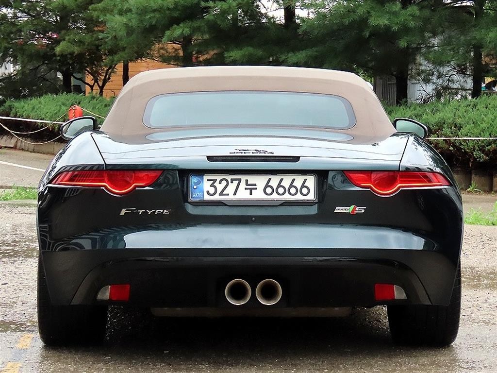 재규어 F-TYPE 3.0 S 컨버터블 AWD 이미지 4