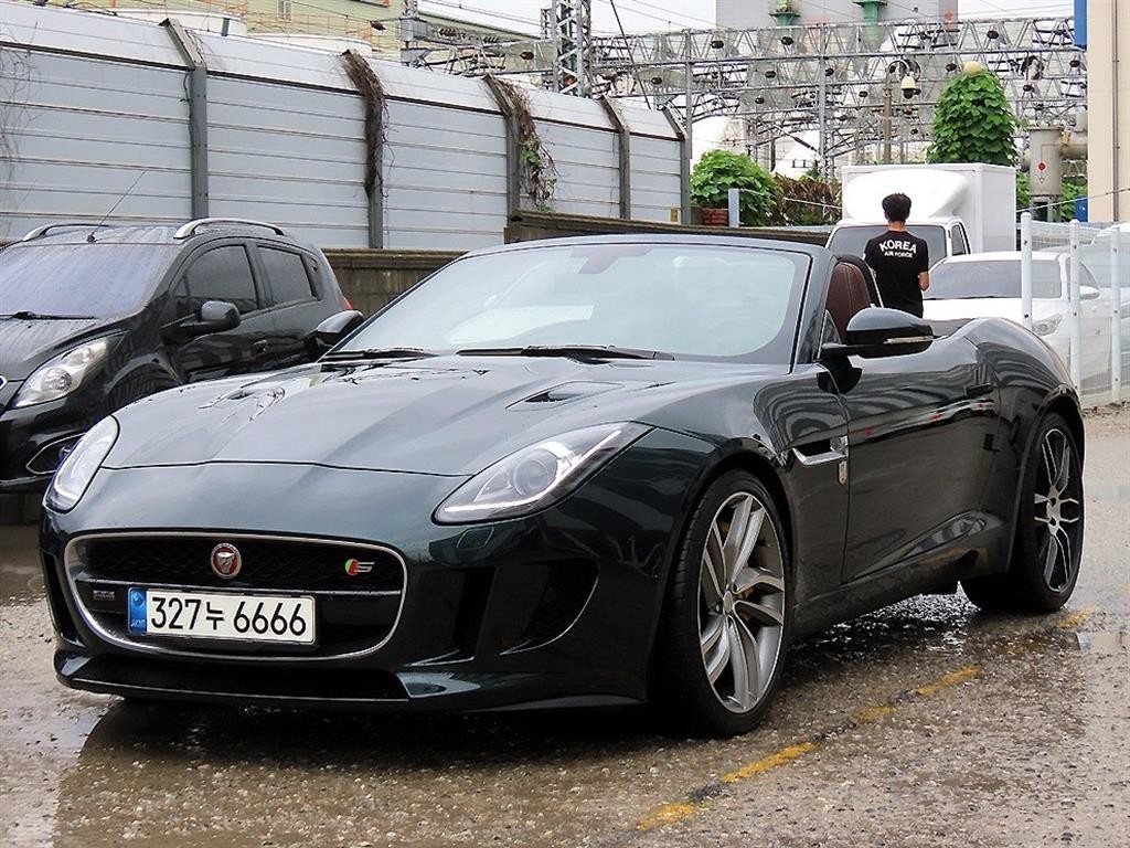 재규어 F-TYPE 3.0 S 컨버터블 AWD 이미지 6