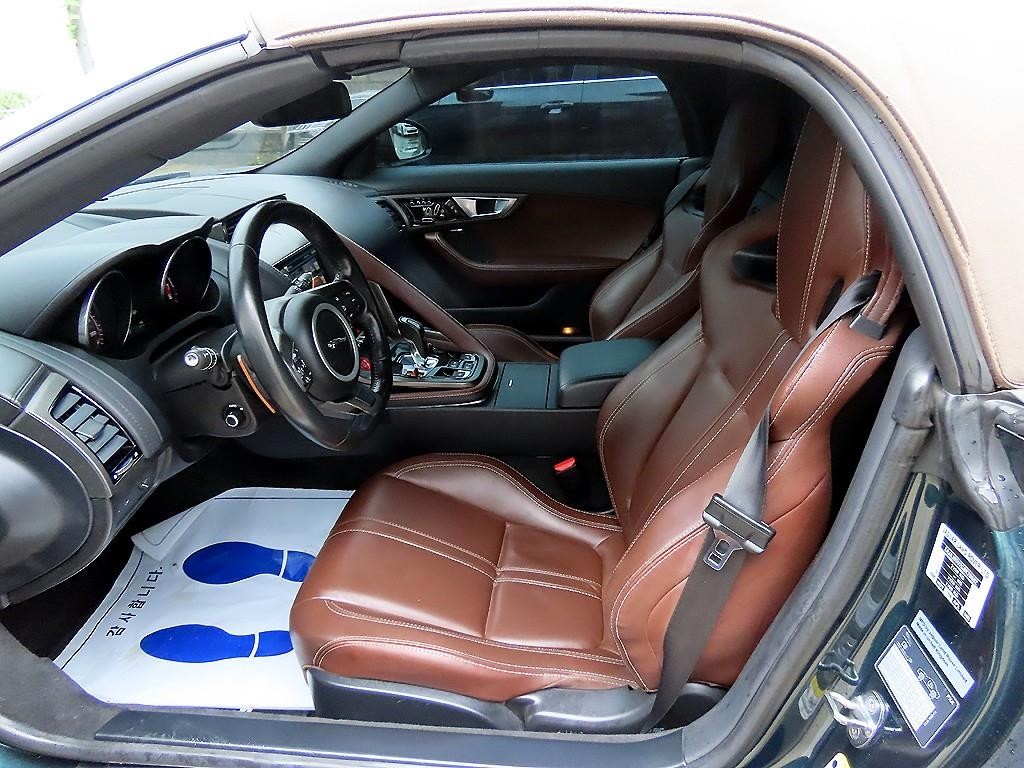 재규어 F-TYPE 3.0 S 컨버터블 AWD 이미지 9